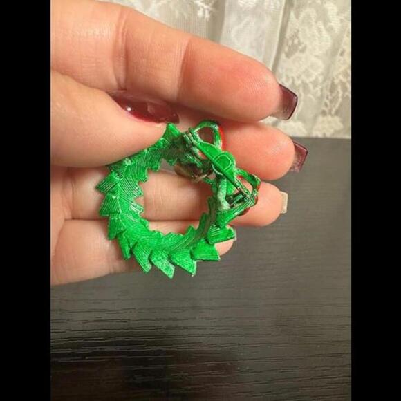 Vintage Festive Wreath Pin with Bell and Red Bow - Picture 2 of 2